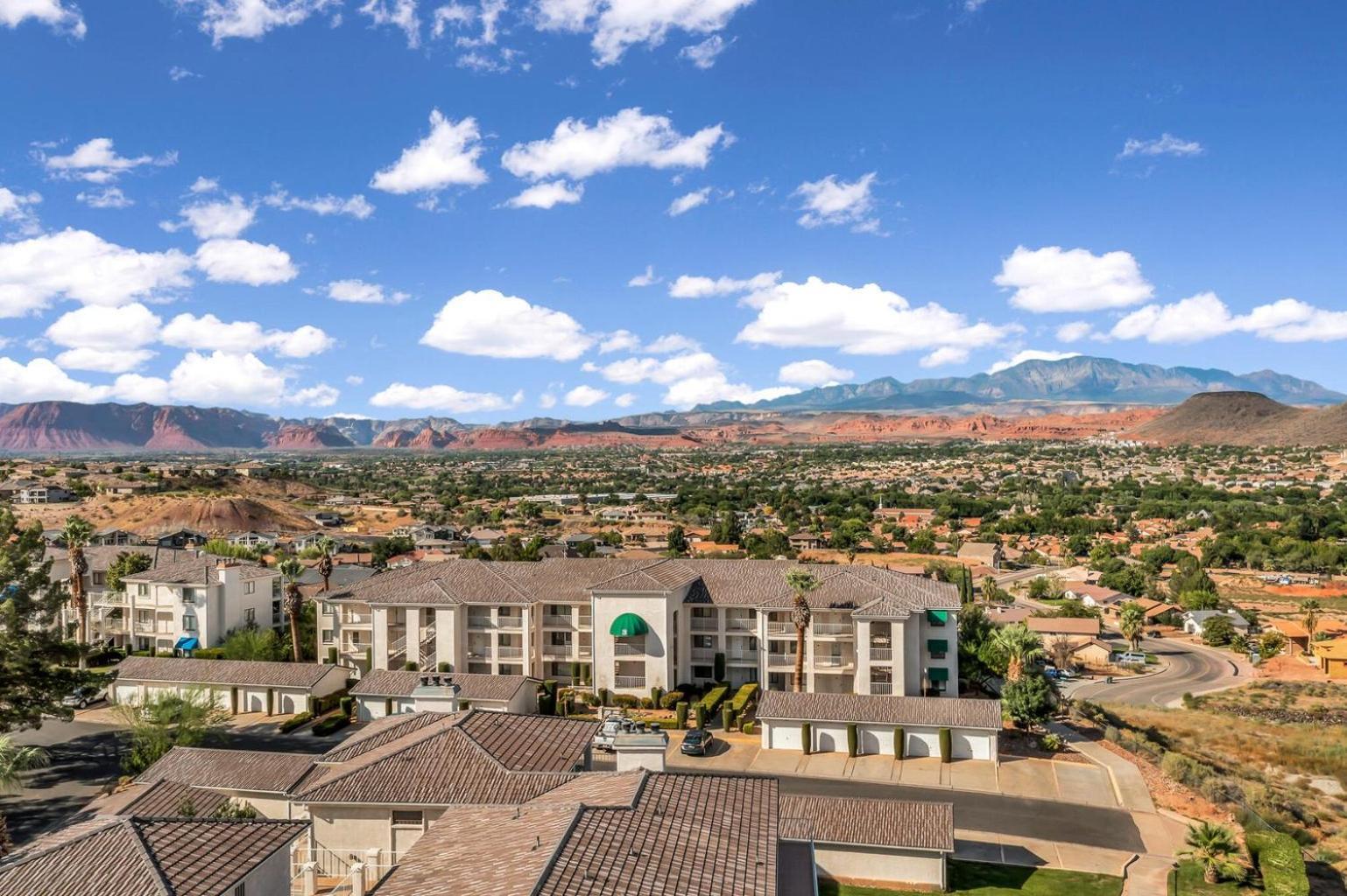 Modern Resort Condo - Pools, Courts & Scenic Views セントジョージ エクステリア 写真