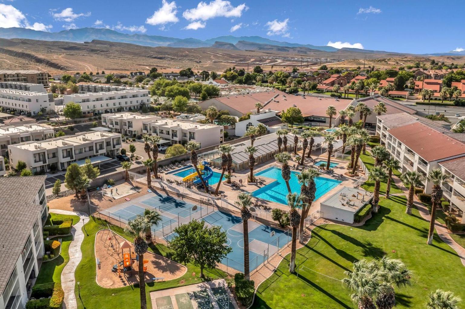 Modern Resort Condo - Pools, Courts & Scenic Views セントジョージ エクステリア 写真